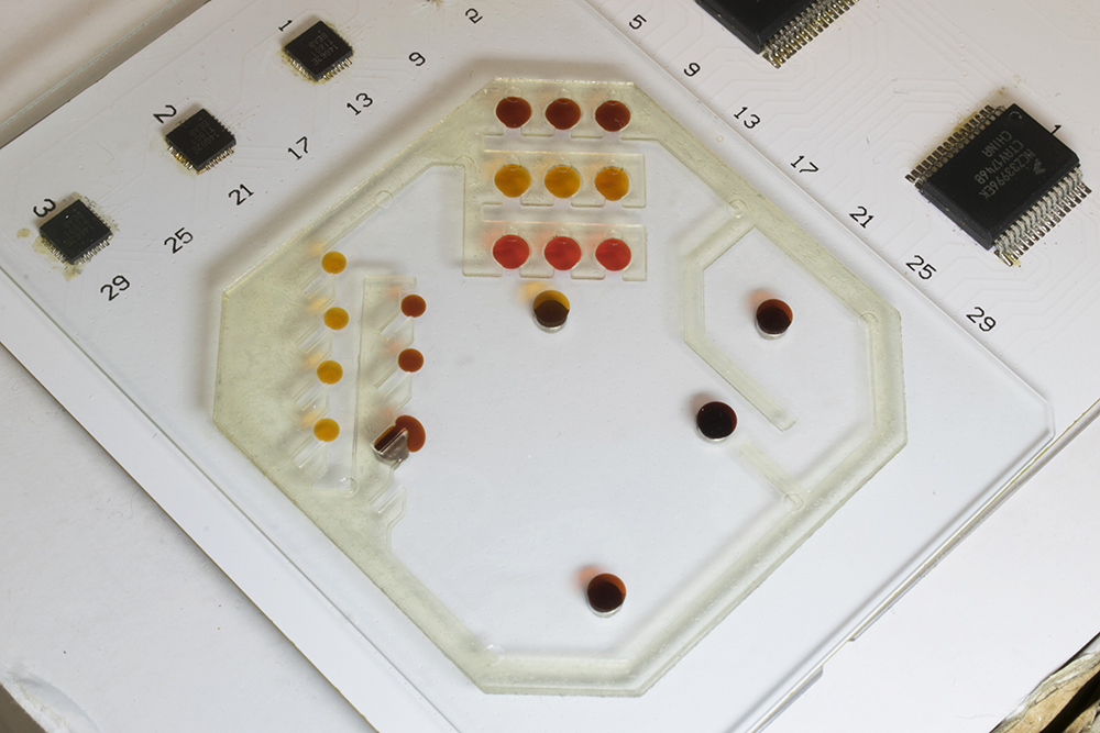 ferrobotic microfluidic chip